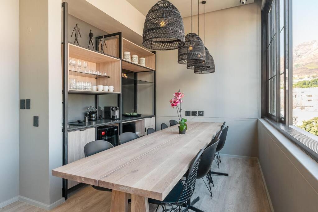Modern, Sunfilled Urban At The Harri W/views Cape Town