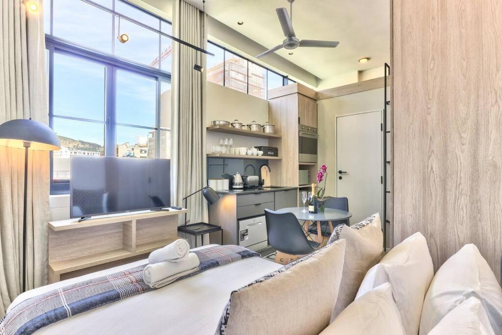 Modern, Sunfilled Urban At The Harri W/views * Cape Town